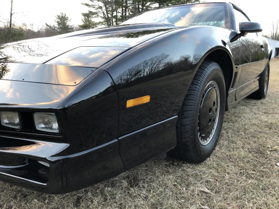 Детали экстерьера Pontiac Firebird Trans Am GTA KITT Tribute 1987 года  (фото 16 из 78)